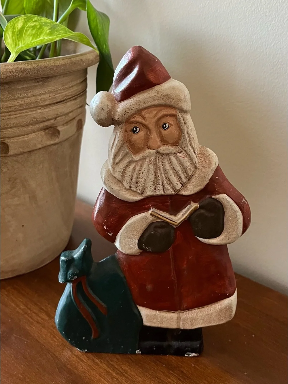 Cast-iron Classic Red Santa Figurine with Green Sack - Holiday Home Accent